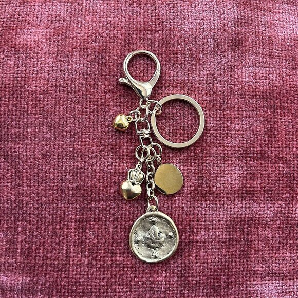 GOLD BUTTERFLY Bag Charm 🦋 - Picture 5 of 7